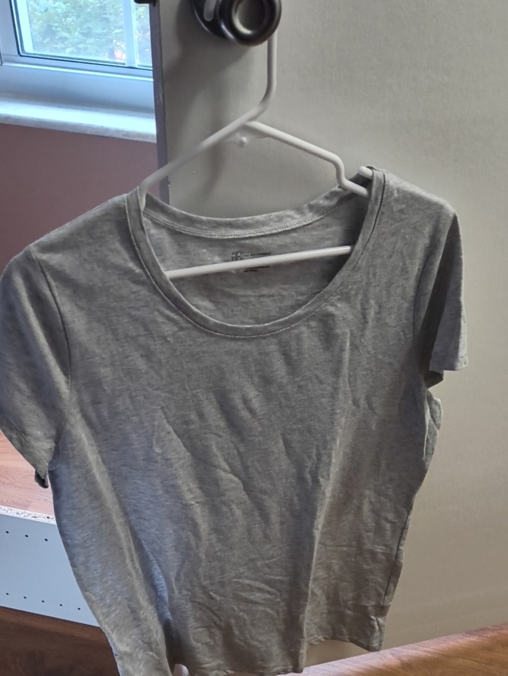 No Boundaries Women's Short Sleeve Crew Tee - Light Gray